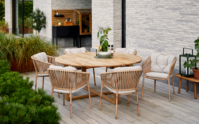 Cane-line Endless Outdoor table with Ocean Chairs